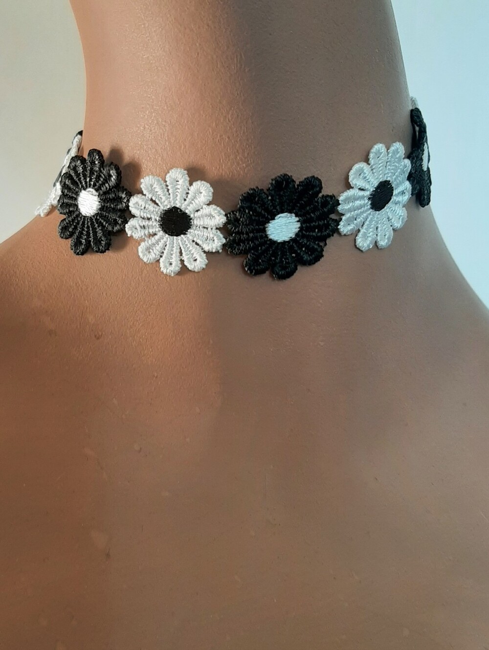 Daisy Choker. Black and White.